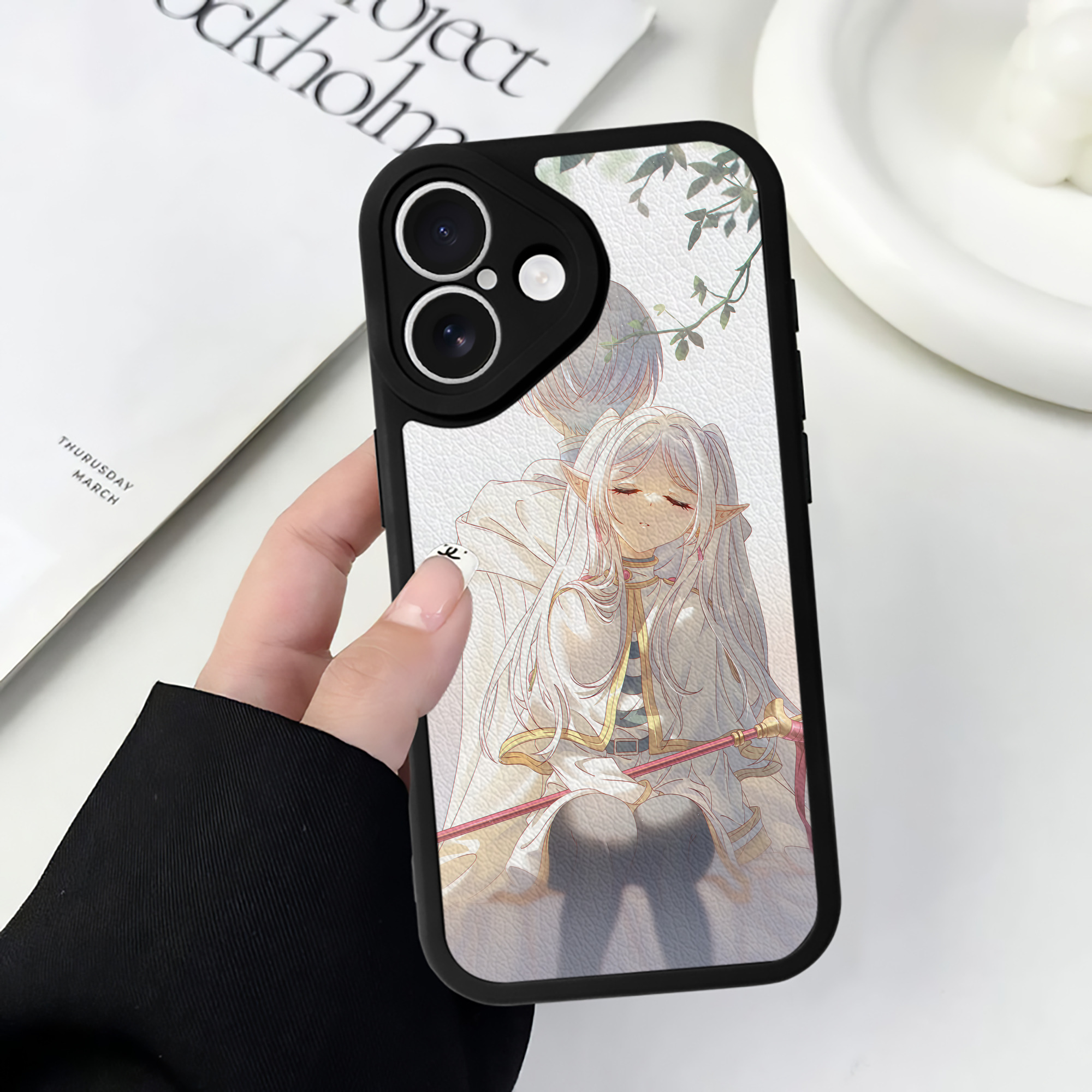 （画像用） 葬送のフリーレン Frieren 【iPhone 16シリーズ対応】シリコンスマホケース（レザー調） 材質：シリコン